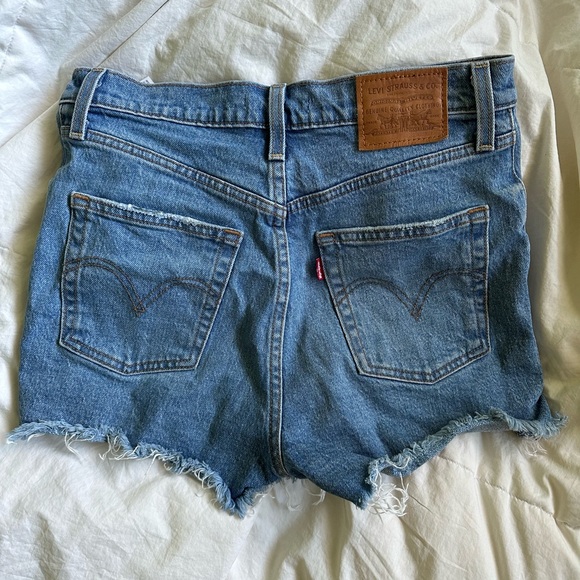 Levi’s Ribcage jeans. - Picture 3 of 3